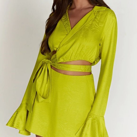 NWT Meshki Annalise Green Satin Set in XS - Picture 2 of 5